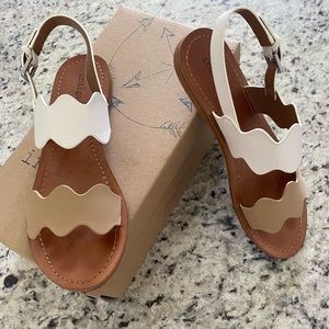 7.5 like new woman sandals ..